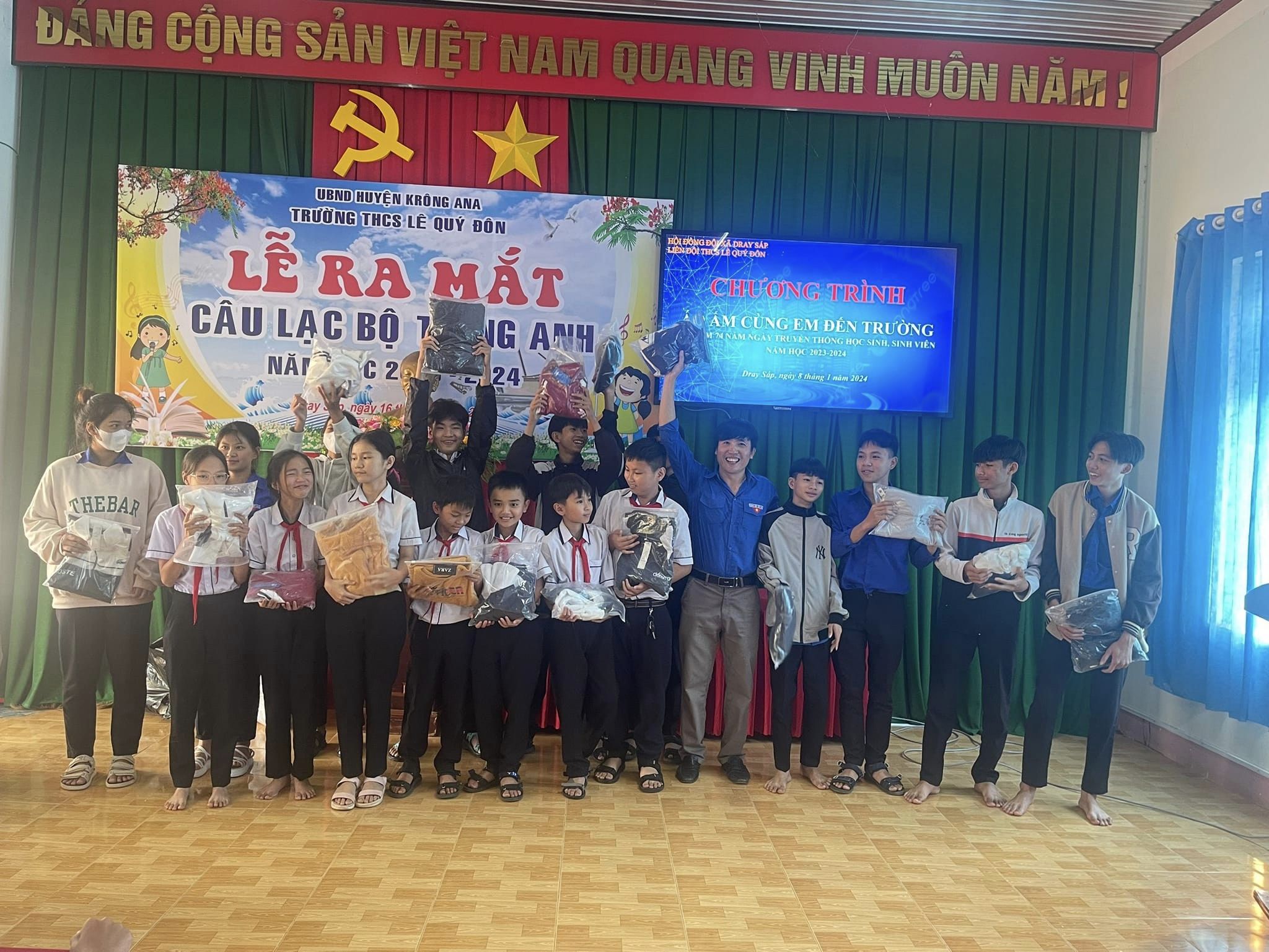 Chương trình ÁO ẤM CÙNG EM ĐẾN TRƯỜNG