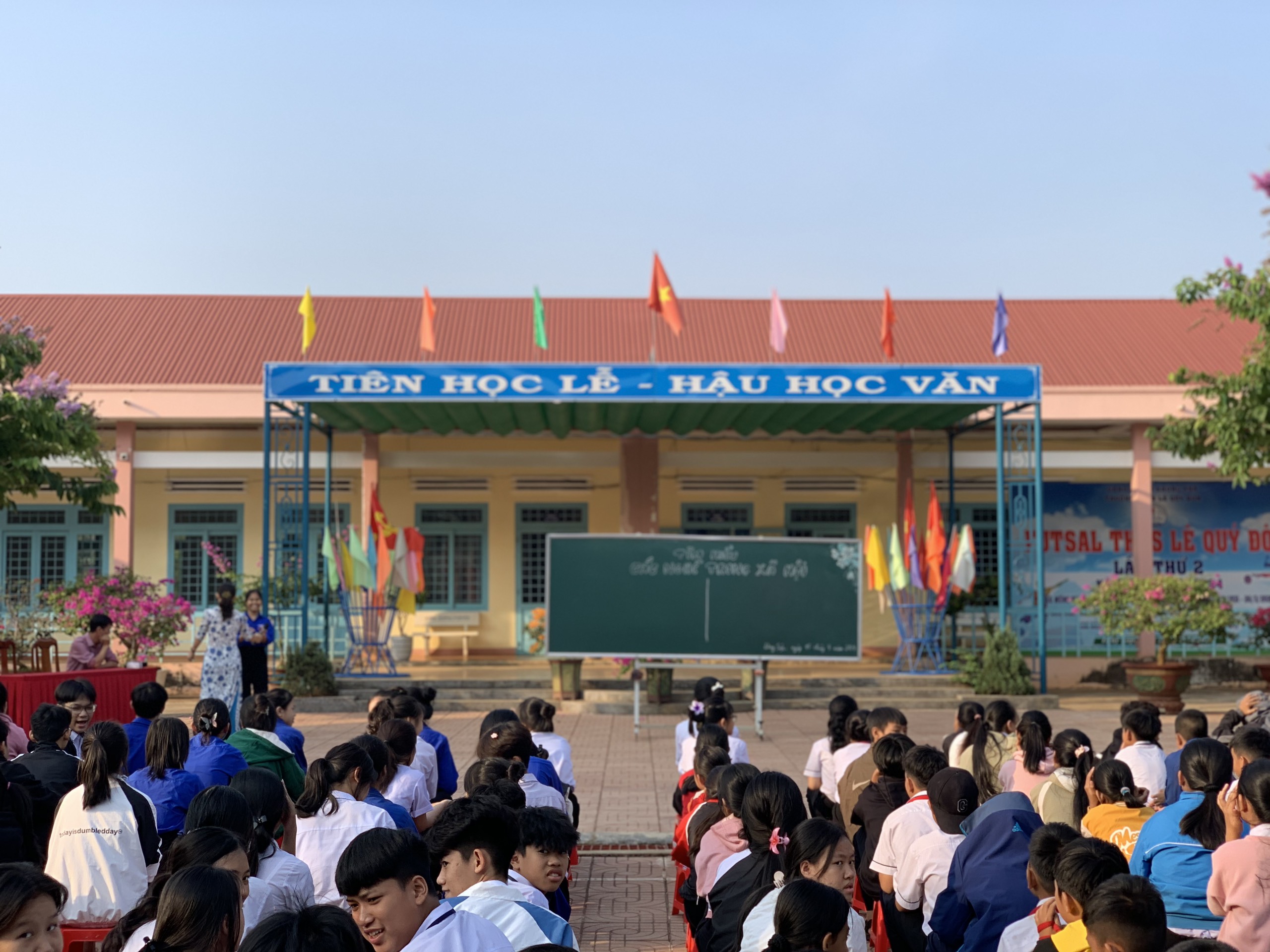 SHDC Tìm hiểu các nghề trong xã hội